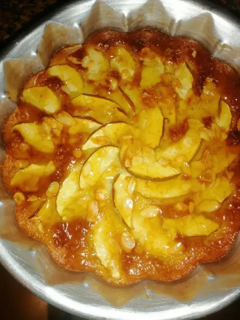 Apple Tart with Apricot Jam